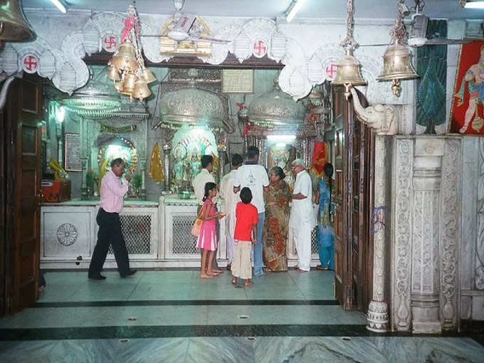 हनुमान मंदिर में करें दर्शन - Hanuman Temple in Connaught Place