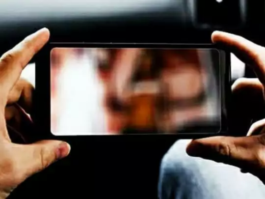 cyber crime news, अश्लील व्हिडिओ कॉल करून ब्लॅकमेलिंगचे लोण महाराष्ट्राच्या ग्रामीण भागात; एकट्या बीडमध्ये १०० हून अधिक घटनांचा संशय - maharashtra beed ...