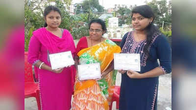 Tripura News: ৫৩ বছর বয়সে দুই মেয়ের সঙ্গে মাধ্যমিক পাশ মহিলার!
