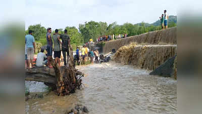 Ramnagar Accident: रामनगर के ढेलवा नदी में गिरी आर्टिगा कार, 9 की मौत...10 लोग थे सवार, एक लड़की बची