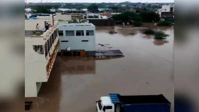 Hingoli Flood : हिंगोलीत ढगफुटीसदृश्य पाऊस; नदीला पूर आल्याने अनेक गावे पाण्याखाली