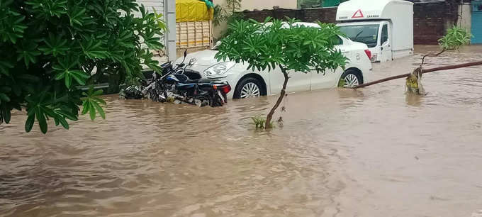 मुख्यमंत्र्यांकडून पूरस्थितीचा आढावा