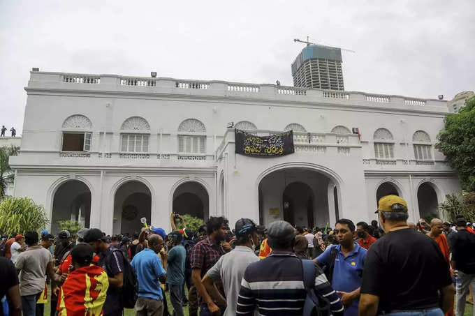 Sri Lankans storm president&#39;s house, office in biggest rally.