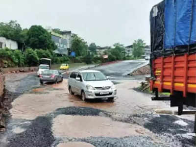 मुंबई-गोवा महामार्ग रखडण्यास जबाबदार कोण? नेते म्हणतात, आम्हीही भोगतोय, उत्तरं देऊन थकलो