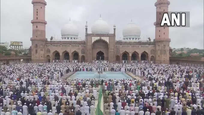 ​भोपाल : ताज-उल-मस्जिद में नमाज