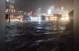 गुजरात के अहमदाबाद और वलसाड में बारिश से जनजीवन अस्त-व्यस्त, घरों में घुसा पानी, गाड़ियां डूबीं... देखें तस्वीरें