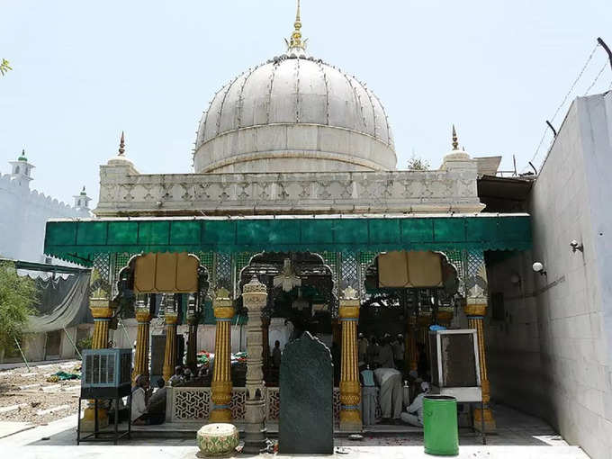 कुतुबुद्दीन बख्तियार काकी की दरगाह - Dargah Of Qutubuddin Bakhtiyar Kaki