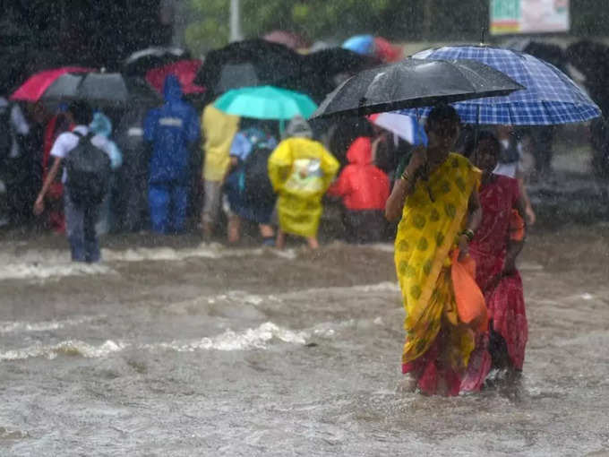 ​मुंबई में आज भी बारिश, 76 मौतें