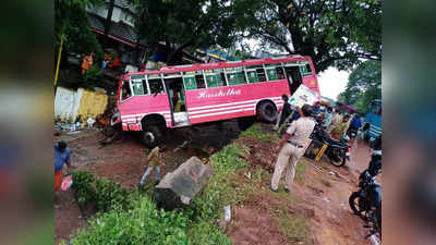 കനത്ത മഴയിൽ ബസ് നിയന്ത്രണം വിട്ട് താഴേക്ക് പതിച്ചു, 7 പേർക്ക് പരിക്ക്