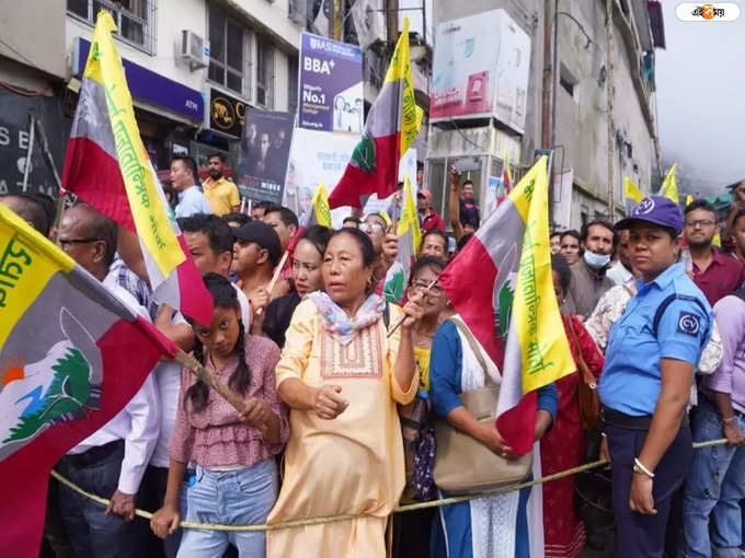 দার্জিলিঙে মুখ্যমন্ত্রীকে অভিনন্দন পাহাড়বাসীর