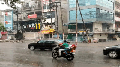 दिल्‍ली-NCR में मॉनसून कब तक रूठा रहेगा? आज कहीं झमाझम बारिश, कहीं एकदम सूखा मौसम