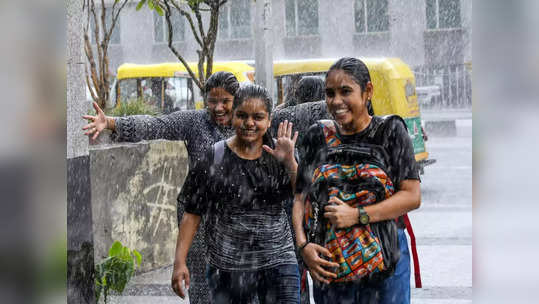 Kerala Rain Photos: മഴ ആറാടുകയാണ്...; തോരാത്ത മഴയിൽ ക...                                         