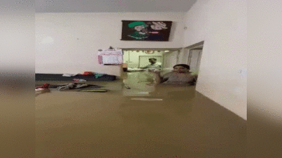 Gujarat rain: घरात स्विमिंग पूल, रस्त्यांची नदी, अहमदाबात पाण्याखाली; पुराची भीषणता दाखवणारे PHOTOS