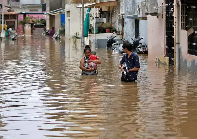 ​पावसामुळे व्यवसाय ठप्प