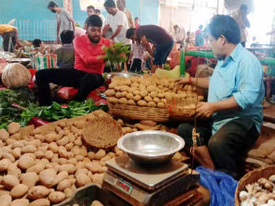 Today Market Price: বাজারে চন্দ্রমুখী আলু ₹40, সেঞ্চুরির দোরগোড়ায় বেগুন!