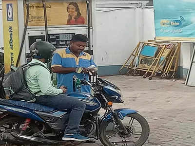 Petrol Diesel Price in Kolkata: বড়সড় স্বস্তি দিয়ে 100-এর নীচে অপরিশোধিত জ্বালানি! কলকাতায় পেট্রল কত?