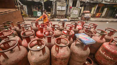 रेशन कार्डधारकांना दरवर्षी मिळणार मोफत LPG सिलिंडर; असा घ्या सरकारी योजनेचा लाभ