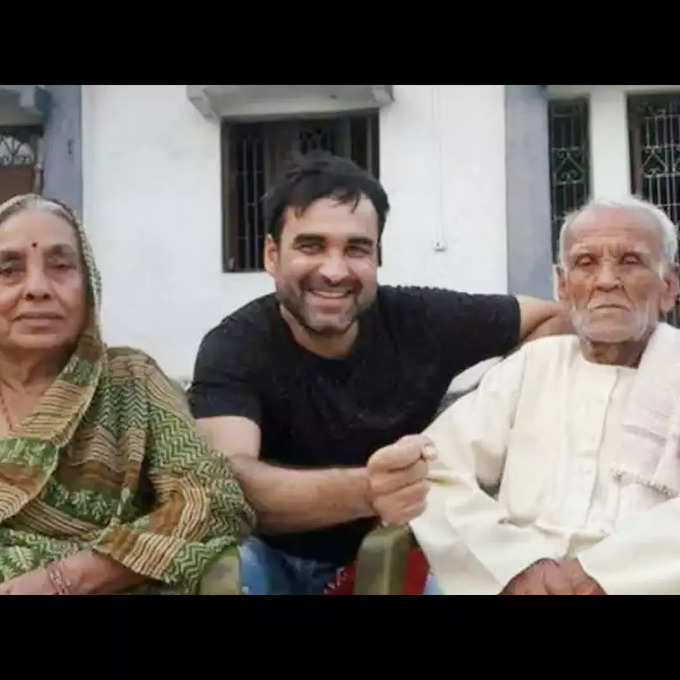 pankaj tripathi parents in village