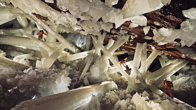 స్పటికాల గుహ (Cave of the Crystals)