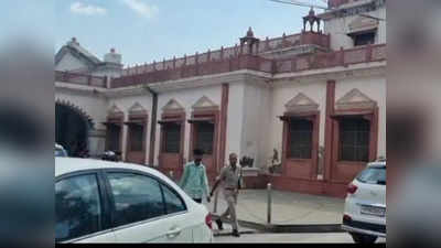 Agra News: पेशी पर आए गैंगस्टर को पुलिस पर हमला कर आगरा दीवानी से छुड़ा ले गए साथी, 2018 से था जेल में बंद
