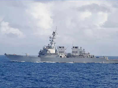 चीन को फिर चिढ़ा गया अमेरिका के सातवें बेड़े का जंगी जहाज, देखती रह गई ड्रैगन की नौसेना