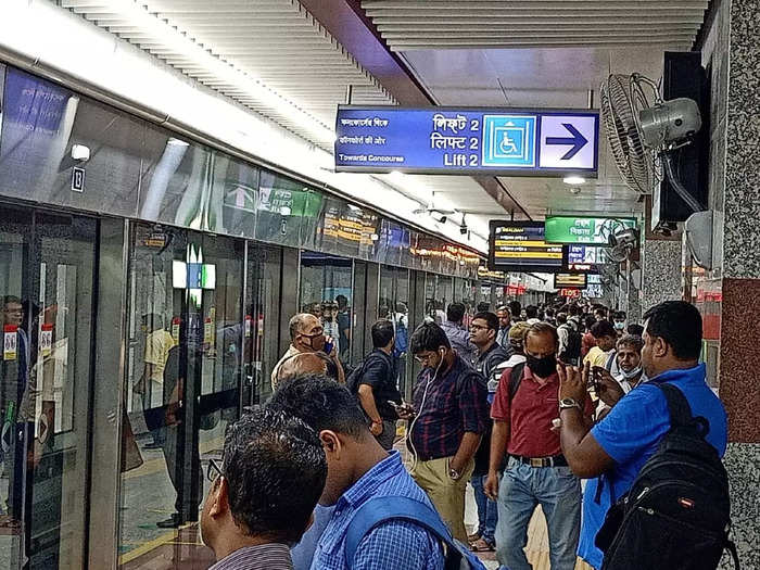 Sealdah Metro