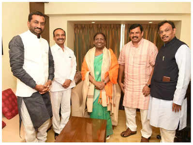 BJP MLAs with Murmu: ఎన్డీయే రాష్ట్రపతి అభ్యర్థి ముర్ముతో తెలంగాణ బీజేపీ ఎమ్మెల్యేలు!