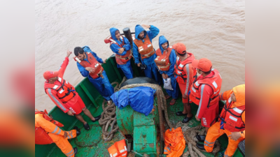 वैतरणा नदीपात्रात अडकलेल्या १० कामगारांना सुखरूप बाहेर काढण्यात यश