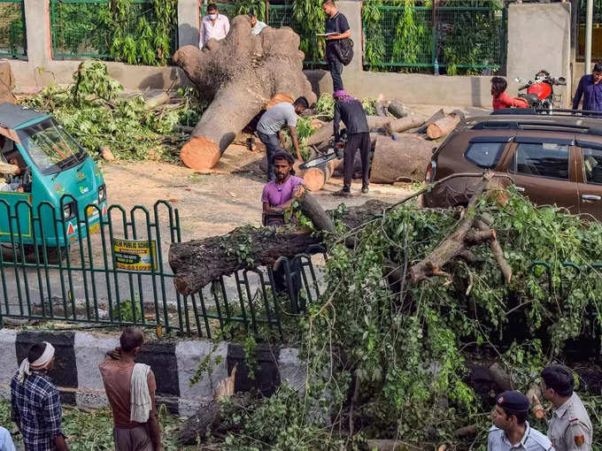 मूलचंद की तरफ ट्रैफिक डायवर्ट किया