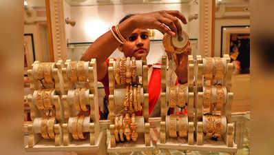 Gold-Silver Rate Today: सोने खरेदीची सुवर्ण संधी, १५ दिवसांत १५०० रुपयांनी स्वस्त; चांदीच्या किमतीत झाली घसरण