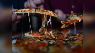 Pizza With Cockroach: कॉकरोच वाले पिज्जा को देखकर आग बबूला हुआ ग्राहक, शिकायत पर अधिकारियों ने Dominos पर ठोका भारी जुर्माना