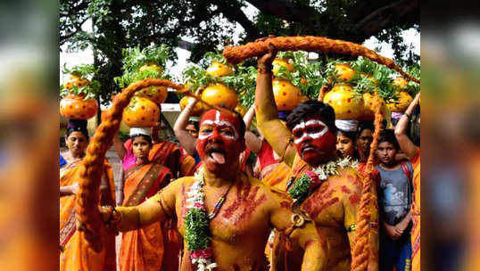 Ujjaini Mahankali Bonalu: హైదరాబాద్ వాహనదారులకు అలర్ట్‌.. నేడు ఆ రూట్లలో వెళ్లొద్దు 