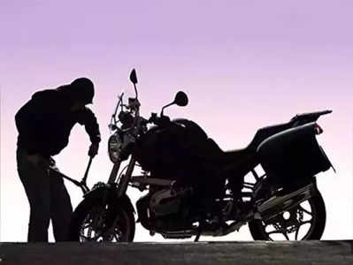 Bike Theft: అబ్బబ్బా ఏం తెలివిరా సామీ.. బైక్ కొట్టేసి మళ్లా ఓనర్‌కే అమ్మేస్తాడు..!