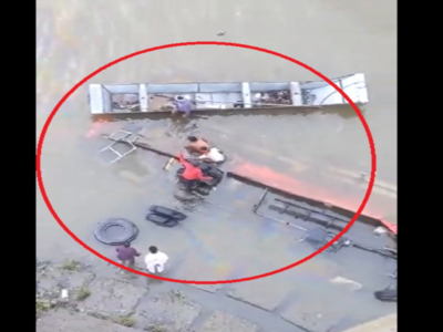 Bus Falls into Narmada River : इंदौरहून जळगावला येणारी बस नर्मदा नदीत कोसळली, १३ जणांचा मृत्यू