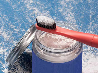 दांतों पर मात्र 3 मिनट तक मसाज करें ये Tooth Powder और पाएं मोतियों जैसी सफेदी