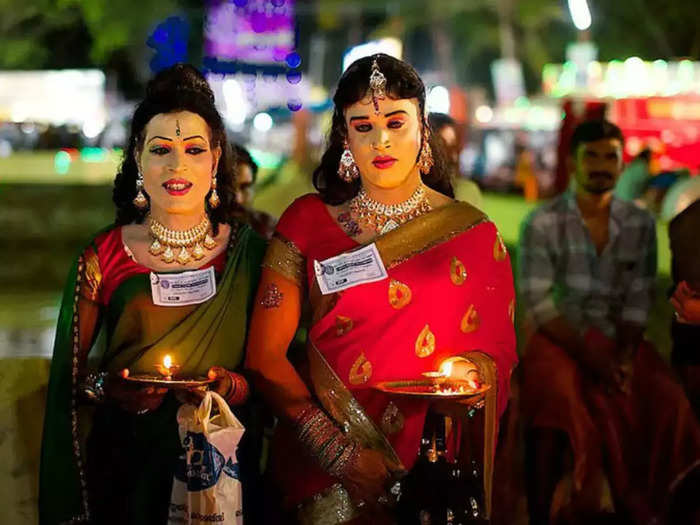 kerala kottankulangara temple where men dressed like women for chamayavilakku festival