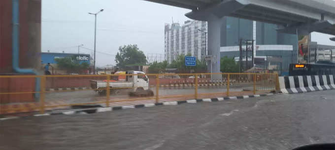 फरीदाबाद में शुरू हुई जोरदार बारिश, दिल्ली-मथुरा हाईवे पर कई जगह जलभराव