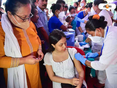 Booster Dose: ঊর্ধ্বমুখী কোভিড গ্রাফ! বুস্টার ডোজ নিতে ভিড় মধ্যমগ্রামে