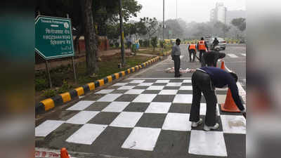 Delhi Roads: रात के अंधेरे में भी अब दूर से नजर आएंगे जेब्रा क्रॉसिंग, बाइकर नहीं ले पाएंगे यूटर्न