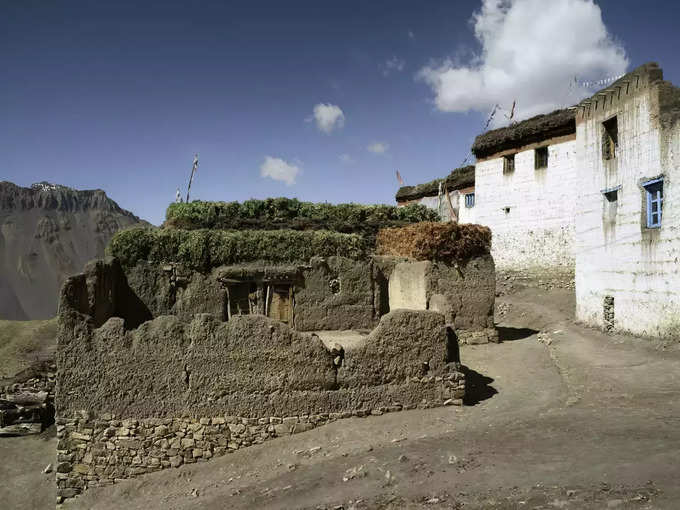 कोमिक गांव - Komik village