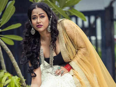 Sohini Sarkar: ব্যাকলেস ব্লাউজে পোজ দিতেই মাত্রা ছাড়াল হটনেস! রিমঝিম বৃষ্টি ভিজে নেটপাড়ায় উষ্ণতা বাড়ালেন সোহিনী