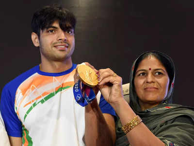 Neeraj Chopra Mother: “অলিম্পিকের পর থেকে ঘরে ফেরেনি,” ছেলেকে কাছে পেতে অপেক্ষার প্রহর গুনছেন নীরজের মা