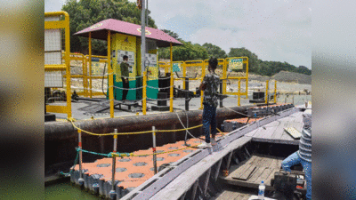 वाराणसी में सीएनजी नावों ने गंगा में कम किया प्रदूषण, नाविकों की कमाई भी बढ़ी