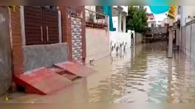 Pics: ઘરમાં વરસાદી પાણી ઘૂસી જતાં આ શહેરના લોકોએ દોડાવ્યો ગજબનો આઈડિયા