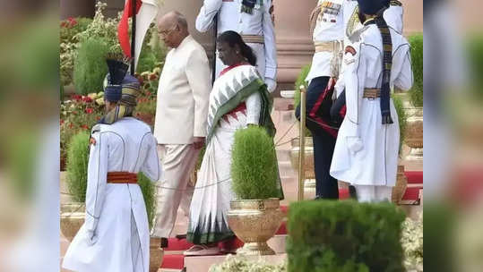 पायात साधी स्लीपर, संथाली साडी घालून घेतली शपथ; मुर्मू आत्तापर्यंतच्या सर्वात तरुण राष्ट्रपती 