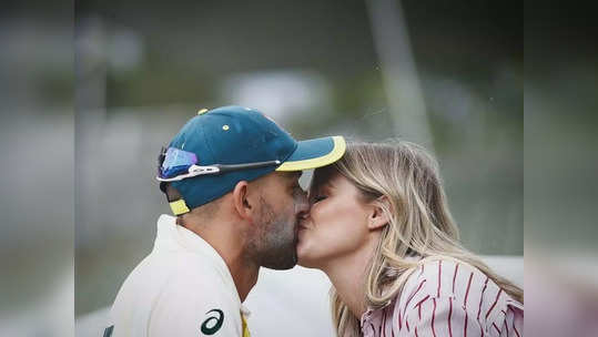 पत्नी आणि मुलींना क्रिकेटरने दिला धोका, मॉडेलसोबत कारमध्ये Kiss करतानाचे Photo व्हायरल 