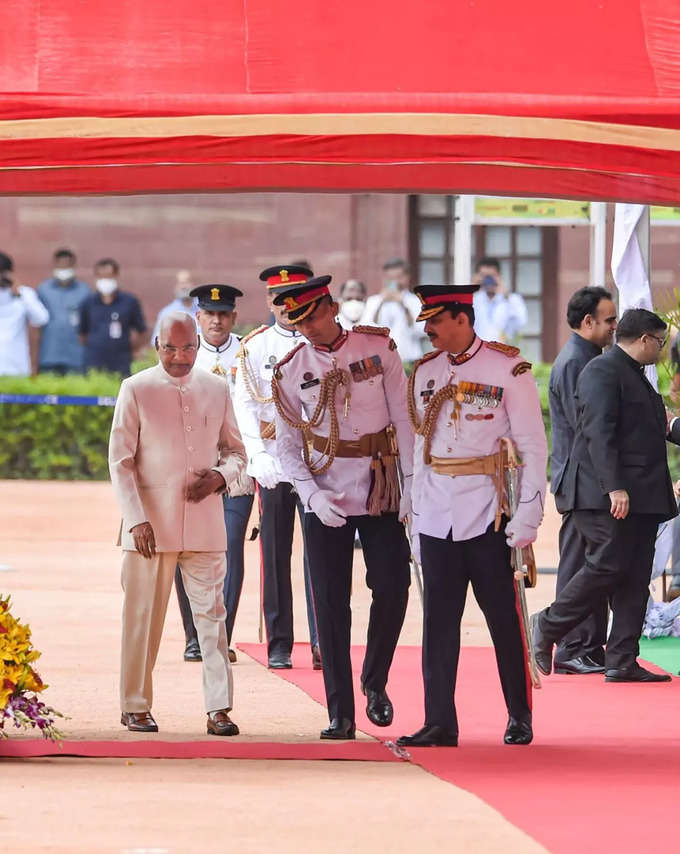 कोविंद को राष्ट्रपति के अंगरक्षकों ने दी विदाई