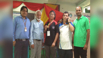 Hathras News: पंजा लड़ाने की प्रतियोगिता में हाथरस की बेटी ने जीता गोल्ड, नैशनल लेवल पर बनाई जगह