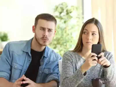 Smartphone Tips: मित्रांना फोन देतांना ऑन करा  ही सेटिंग, स्मार्टफोनमधील महत्वाची माहिती पाहुच शकणार नाही