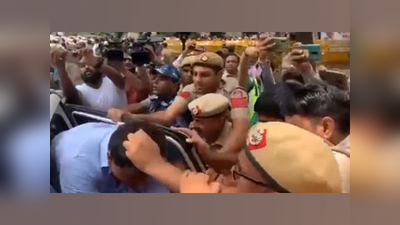 Delhi cops grabbed BV Srinivas hair: ಯುವ ಕಾಂಗ್ರೆಸ್‌ ಮುಖಂಡನ ಕೂದಲು ಹಿಡಿದು ಎಳೆದಾಡಿದ ದಿಲ್ಲಿ ಪೊಲೀಸ್‌